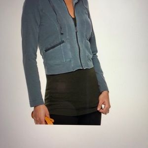 Women’s cropped jacket, size XL